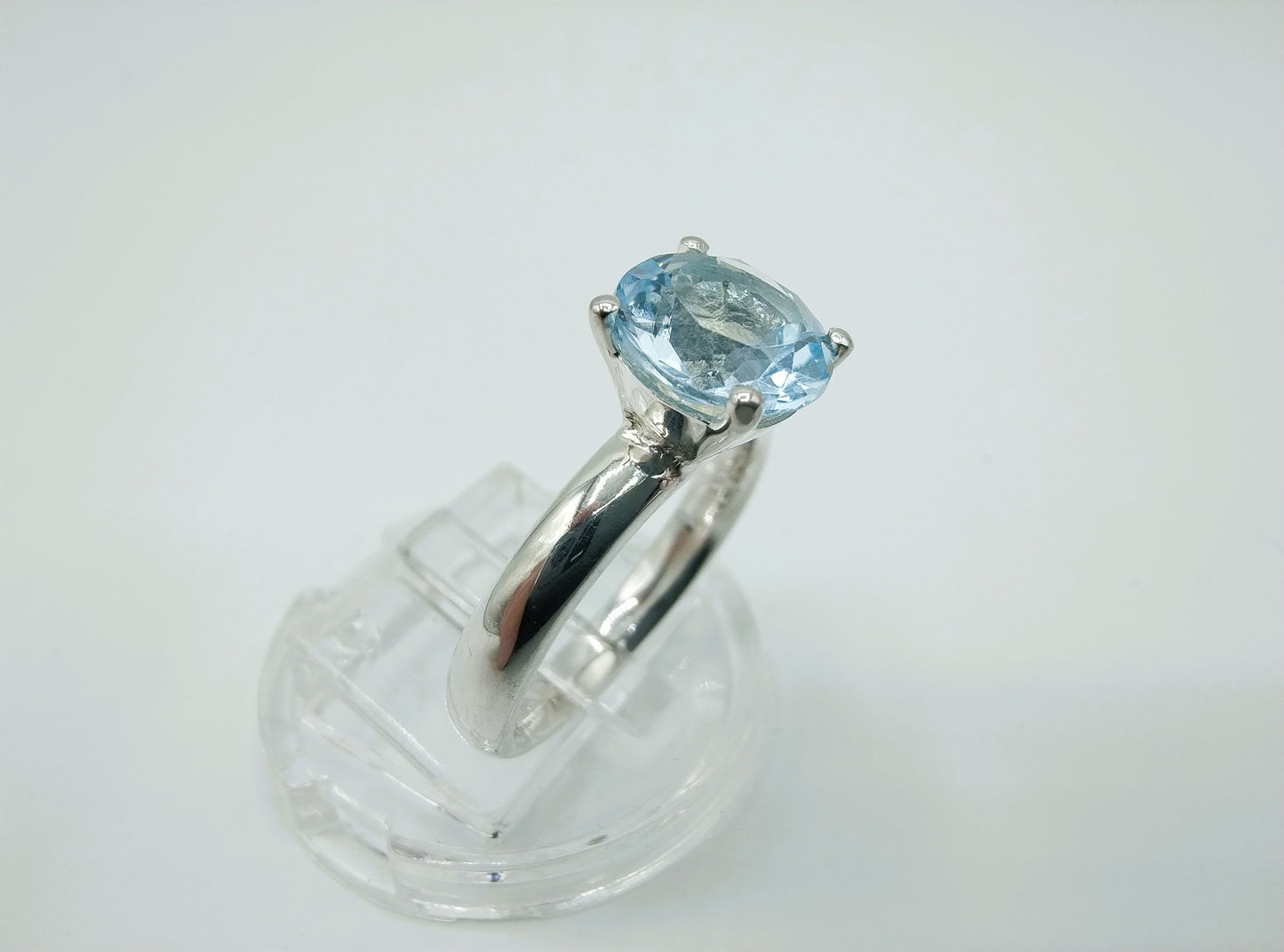 Zilveren ring met blauwe steen, 17 mm