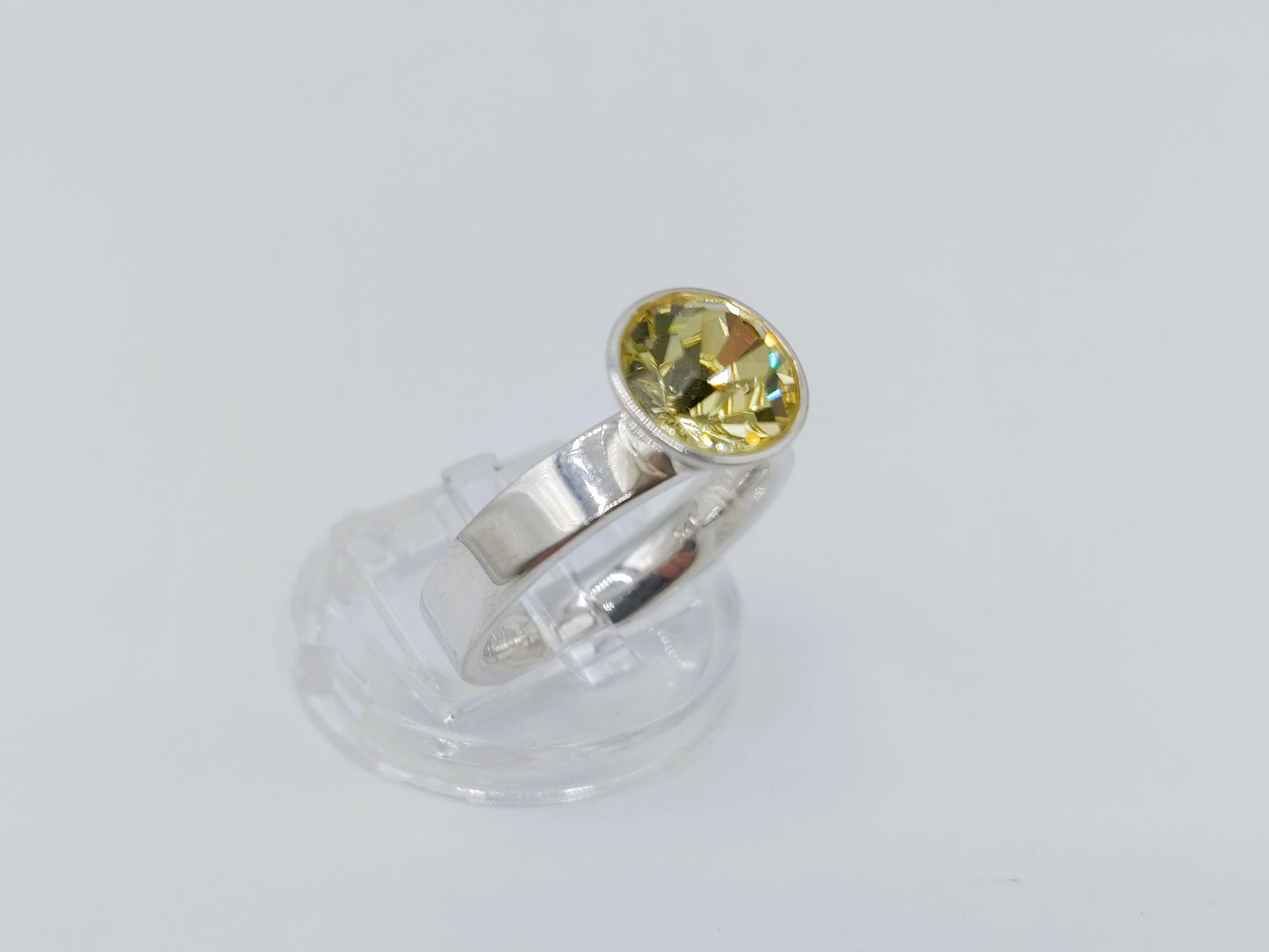 Zilveren ring met gele steen, 18 mm