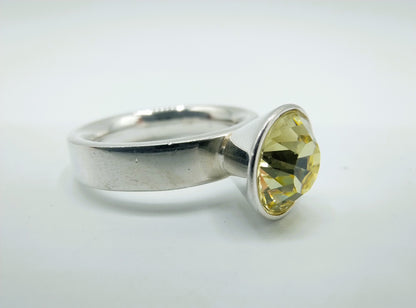 Zilveren ring met gele steen, 18 mm
