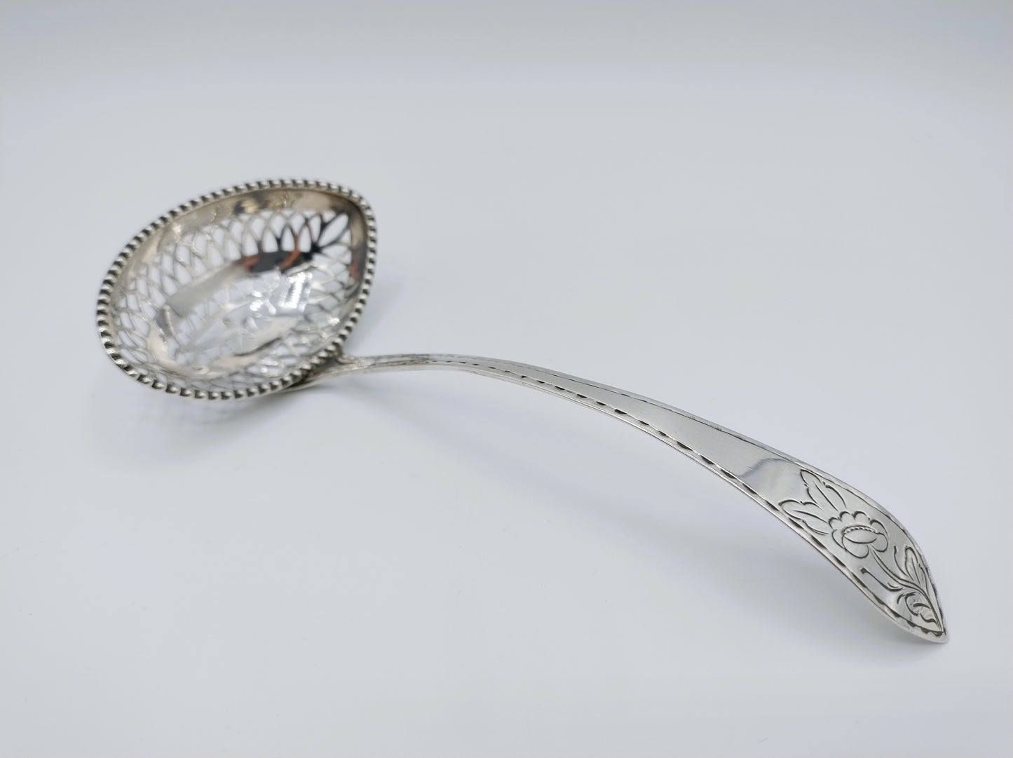 Zilveren strooilepel, W. Roosen, Groningen, ca. 1805