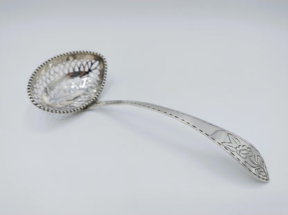 Zilveren strooilepel, W. Roosen, Groningen, ca. 1805