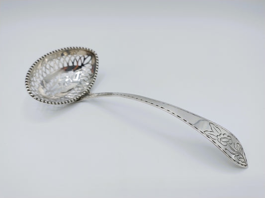 Zilveren strooilepel, W. Roosen, Groningen, ca. 1805