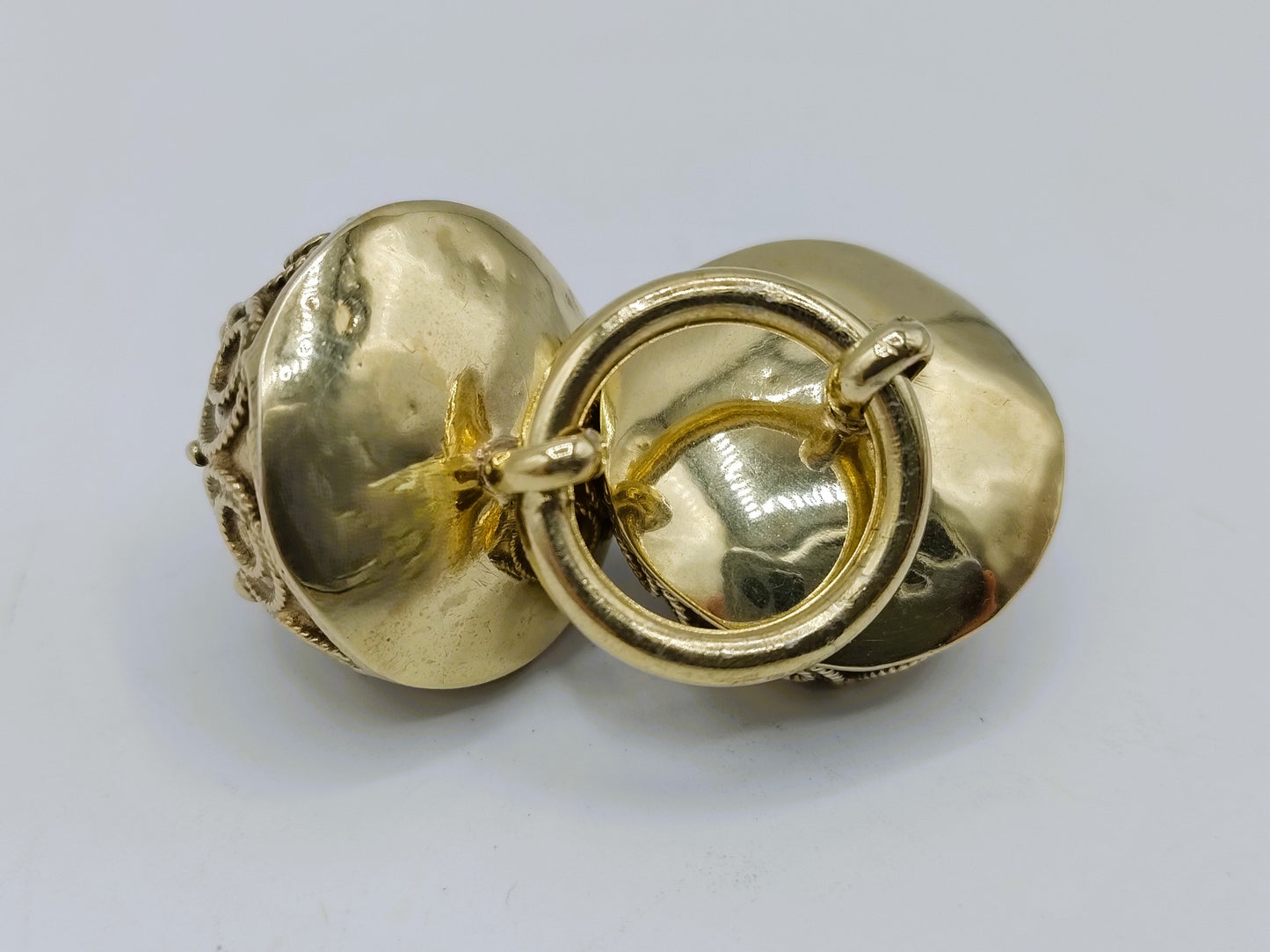 Goudvergulde zilveren keelknopen, Staphorst, ca. 1900