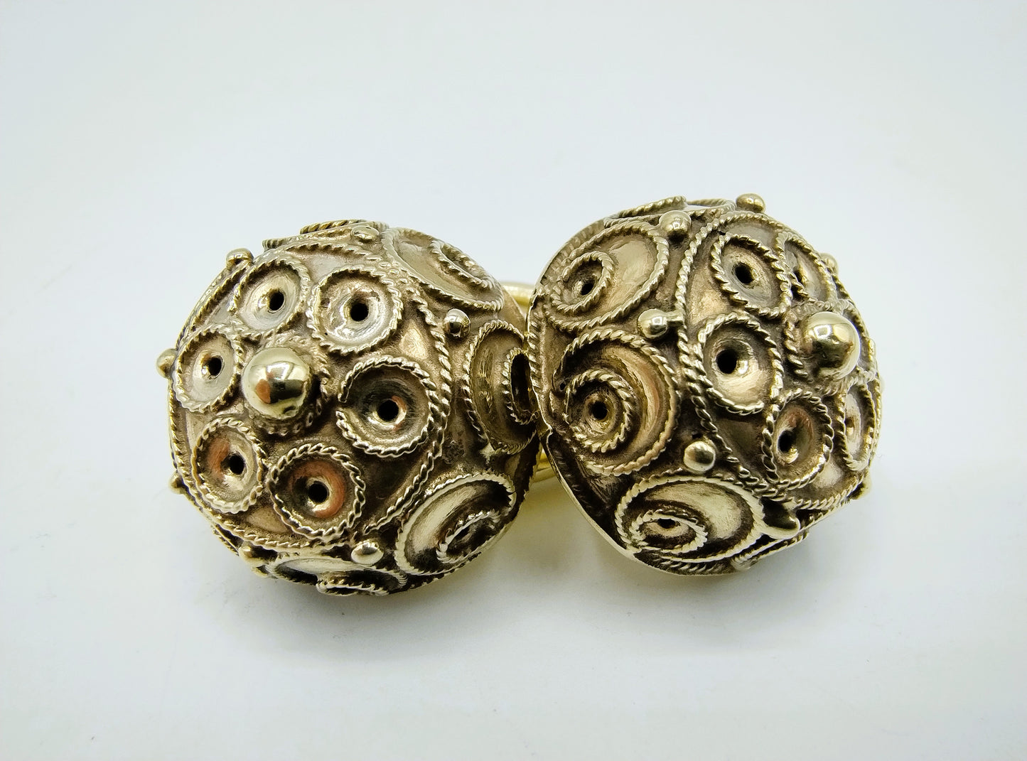 Goudvergulde zilveren keelknopen, Staphorst, ca. 1900