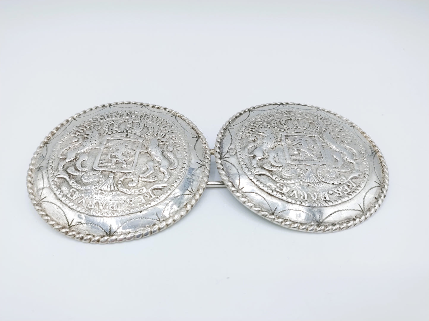 Antieke zilveren broekstukken, Zeeuwse streekdracht, Walcheren, ca. 1900