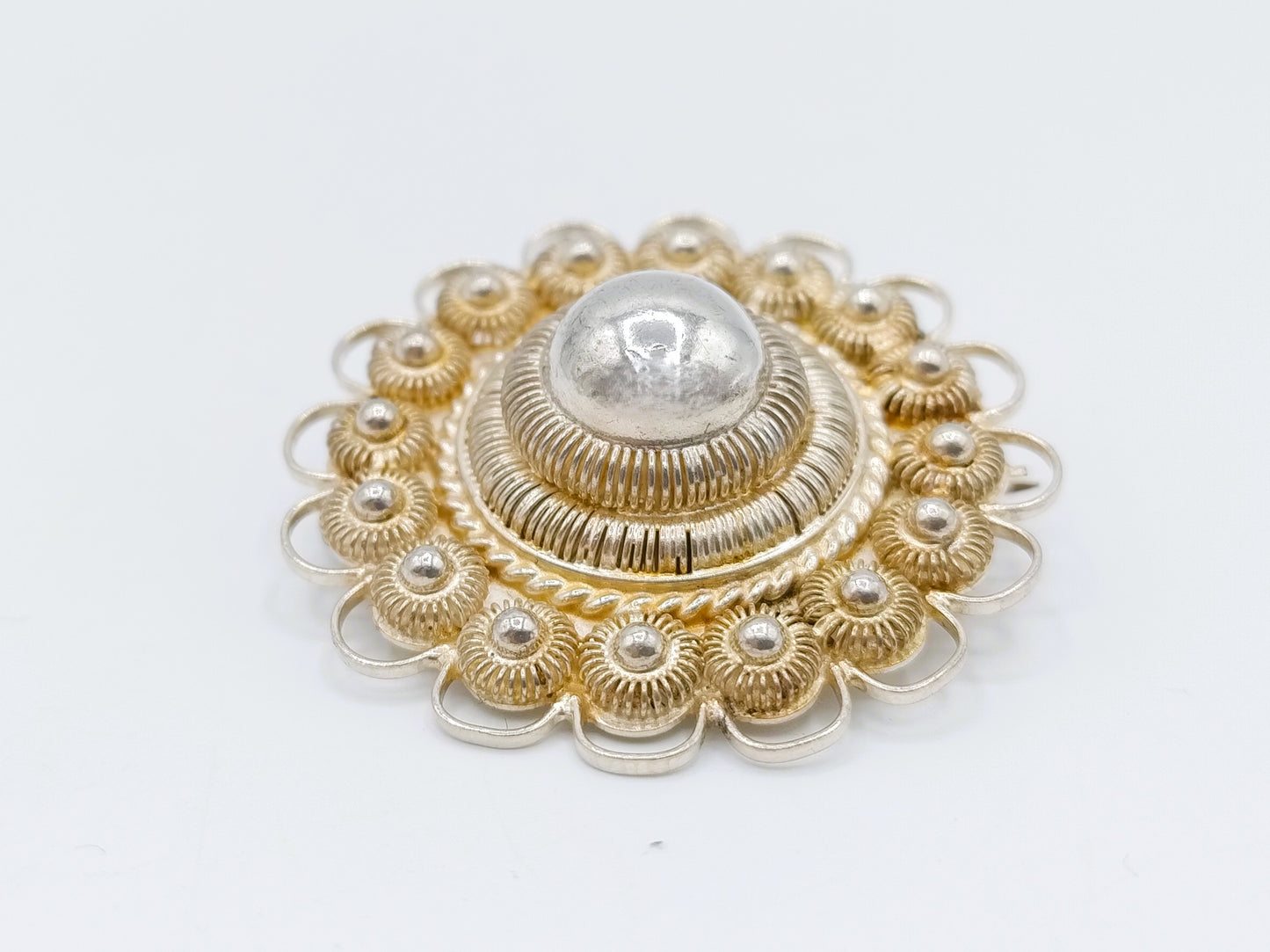 Silver Zeeland button brooch