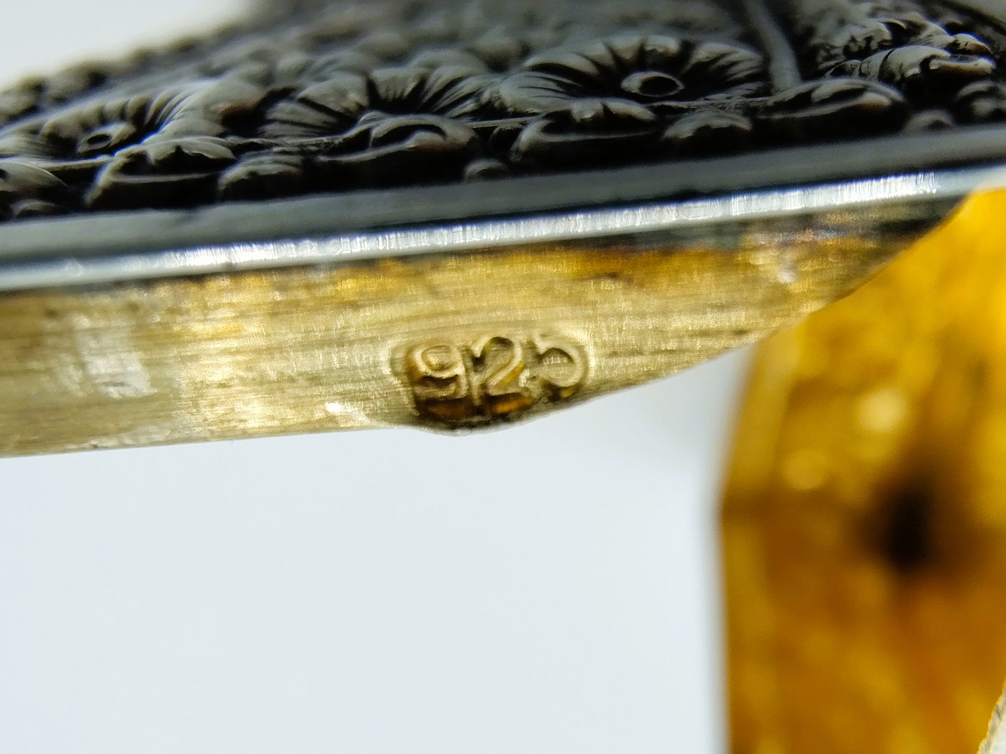 Silver pill box with a floral decoration