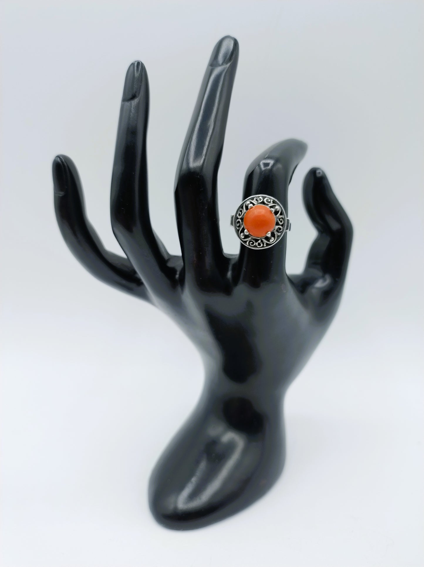 Silver ring with blood coral, 18 mm.