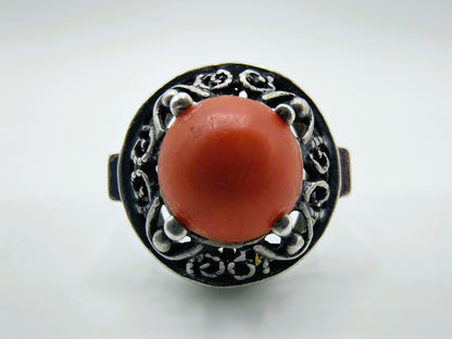 Silver ring with blood coral, 18 mm.