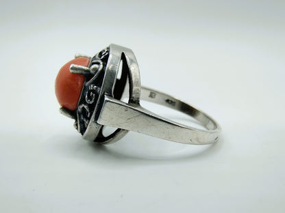 Silver ring with blood coral, 18 mm.
