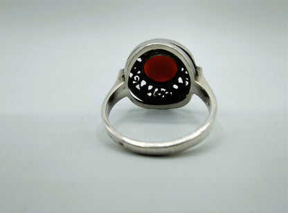 Silver ring with blood coral, 18 mm.