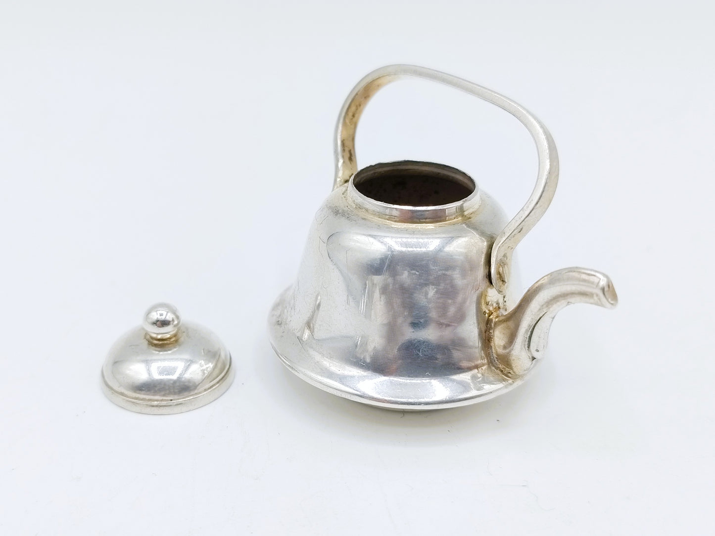 Zilveren miniatuur theeketel, B. Drost Gz, Rhenen, 1977