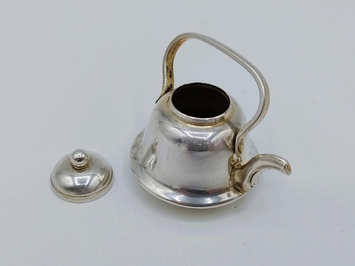 Zilveren miniatuur theeketel, B. Drost Gz, Rhenen, 1977