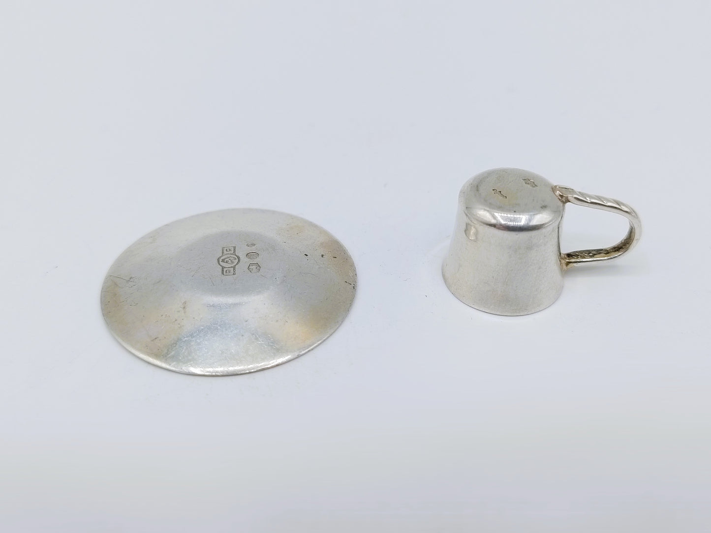 Zilveren miniatuur kop en schotel,  B. Drost Gz, Rhenen, 1975