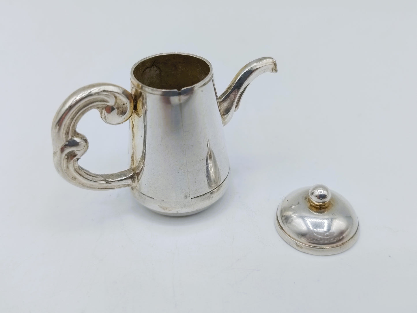 Zilveren miniatuur theepot, B. Drost Gz, Rhenen, 1979