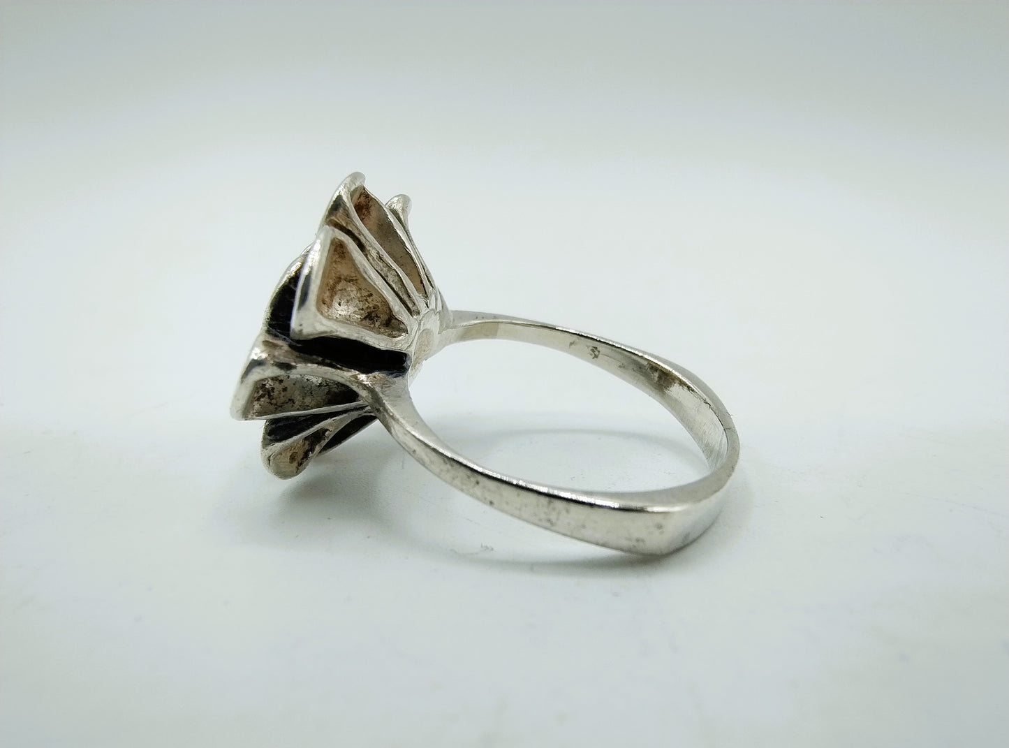 Silver design ring, 17.5 mm