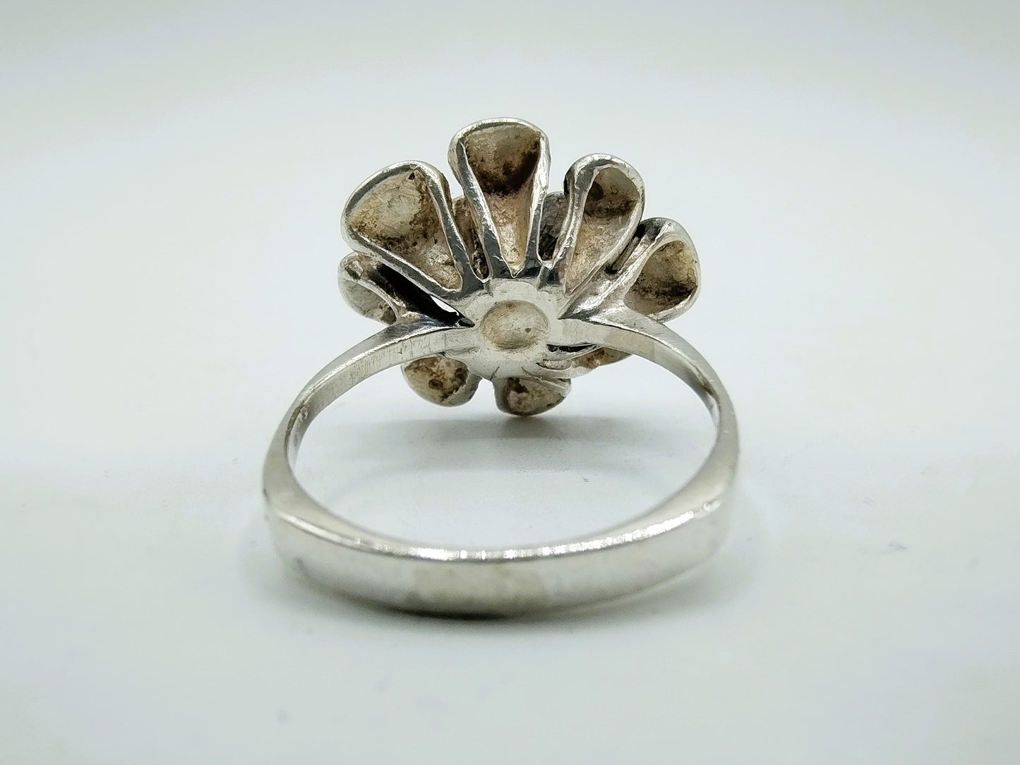 Silver design ring, 17.5 mm