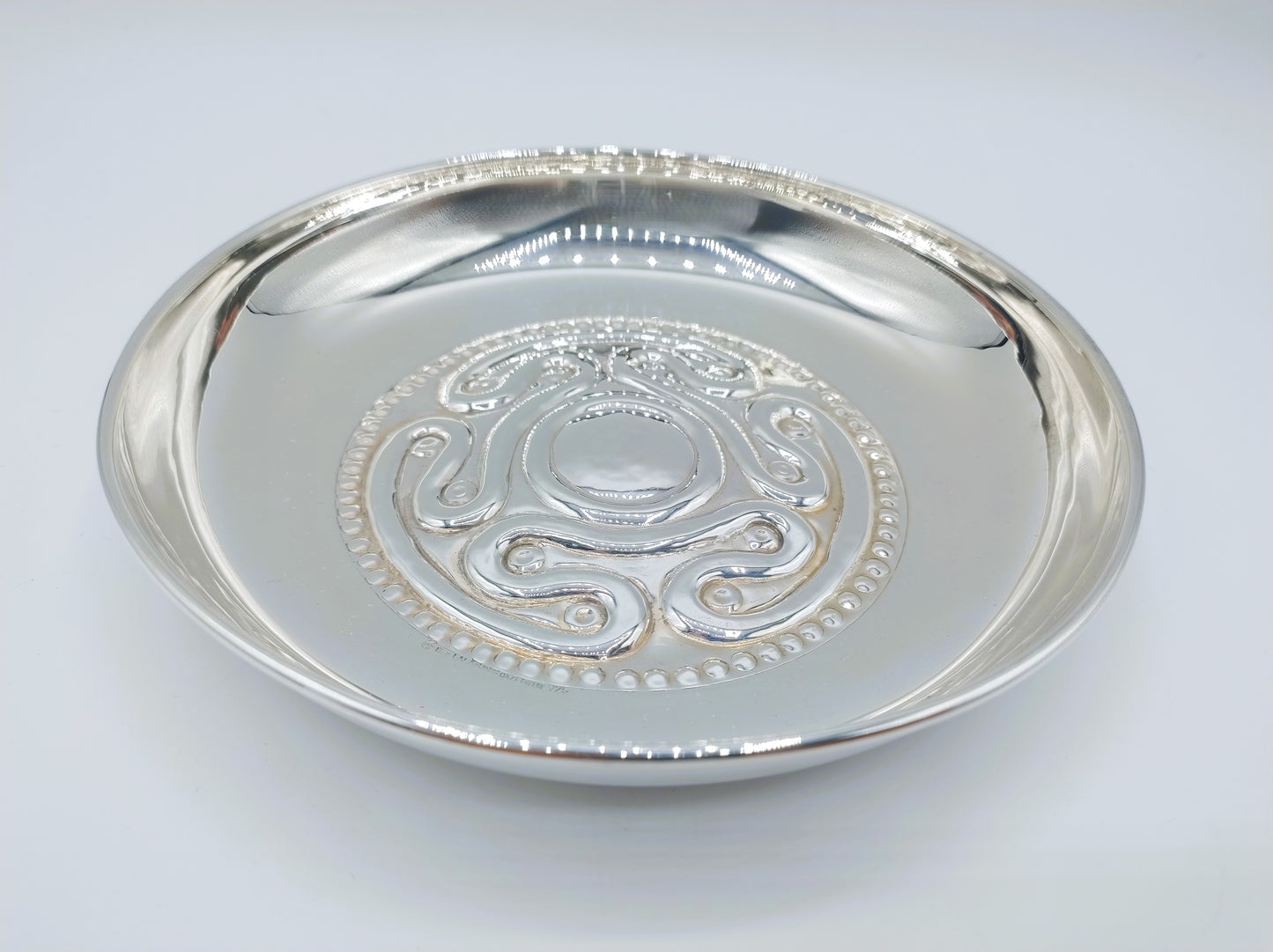 Zilveren designbord “Chimaera” van Ilias Lalaounis, Griekenland