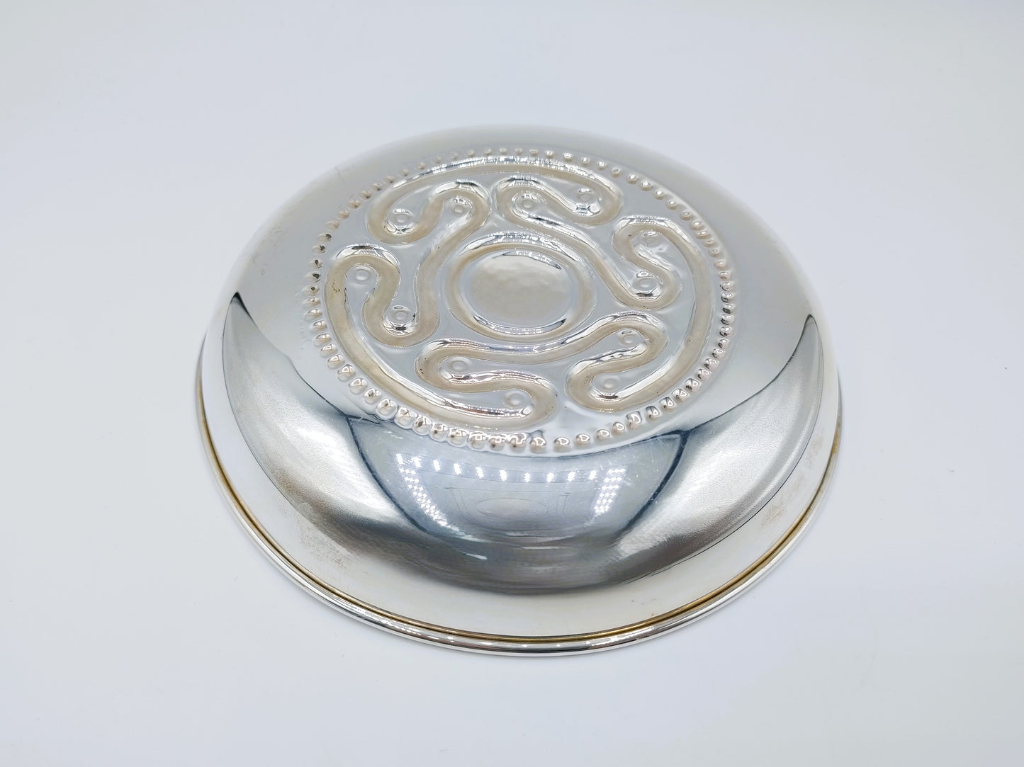 Zilveren designbord “Chimaera” van Ilias Lalaounis, Griekenland