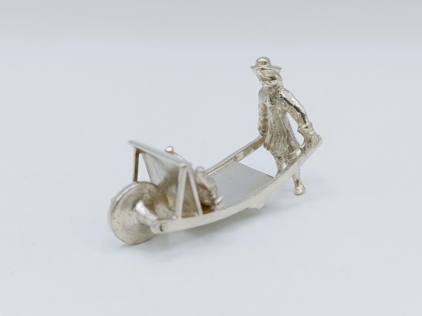 Zilveren miniatuur hondenmepper, meester Druiventros, Amsterdam, ca. 1650