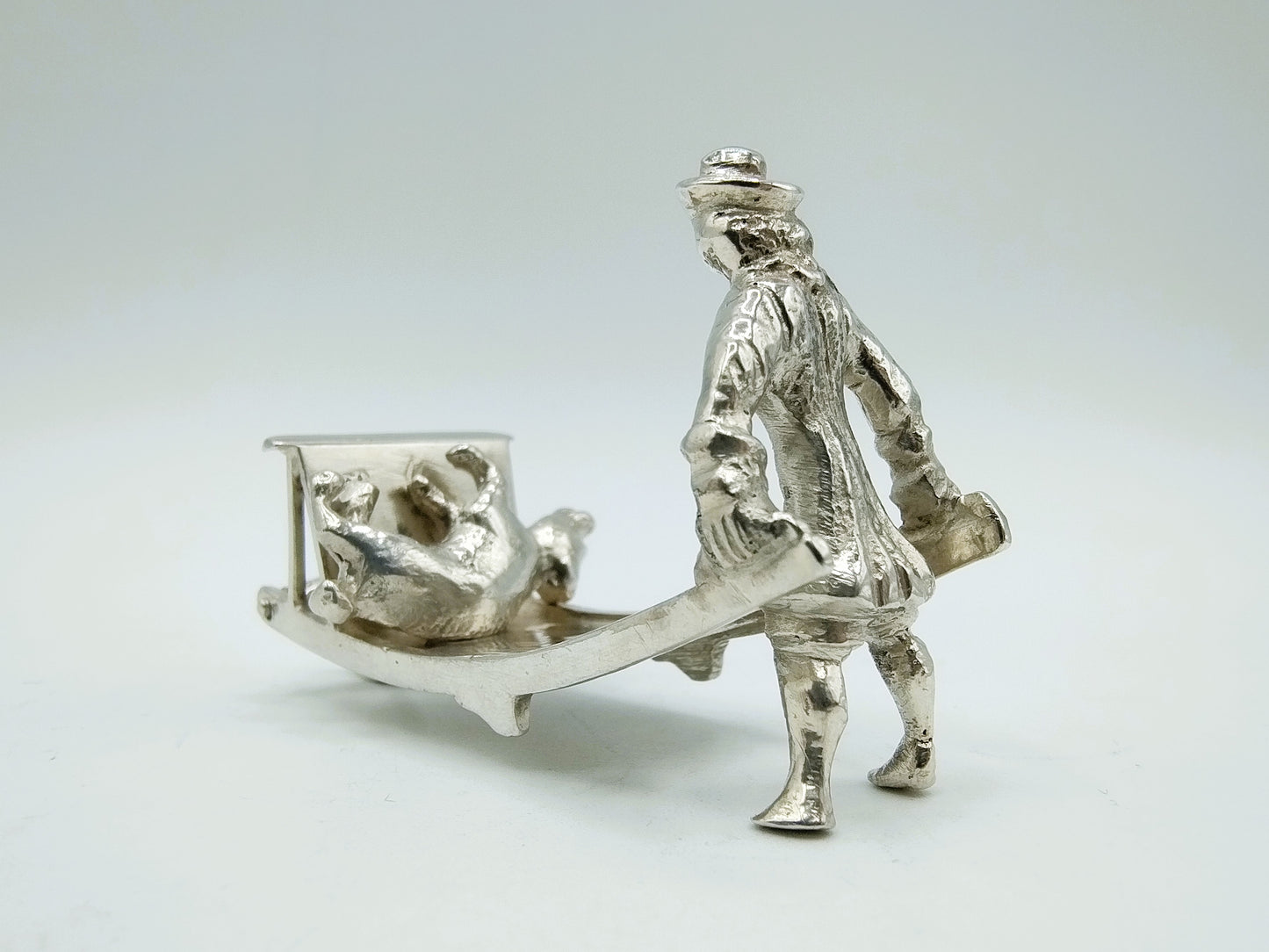Zilveren miniatuur hondenmepper, meester Druiventros, Amsterdam, ca. 1650