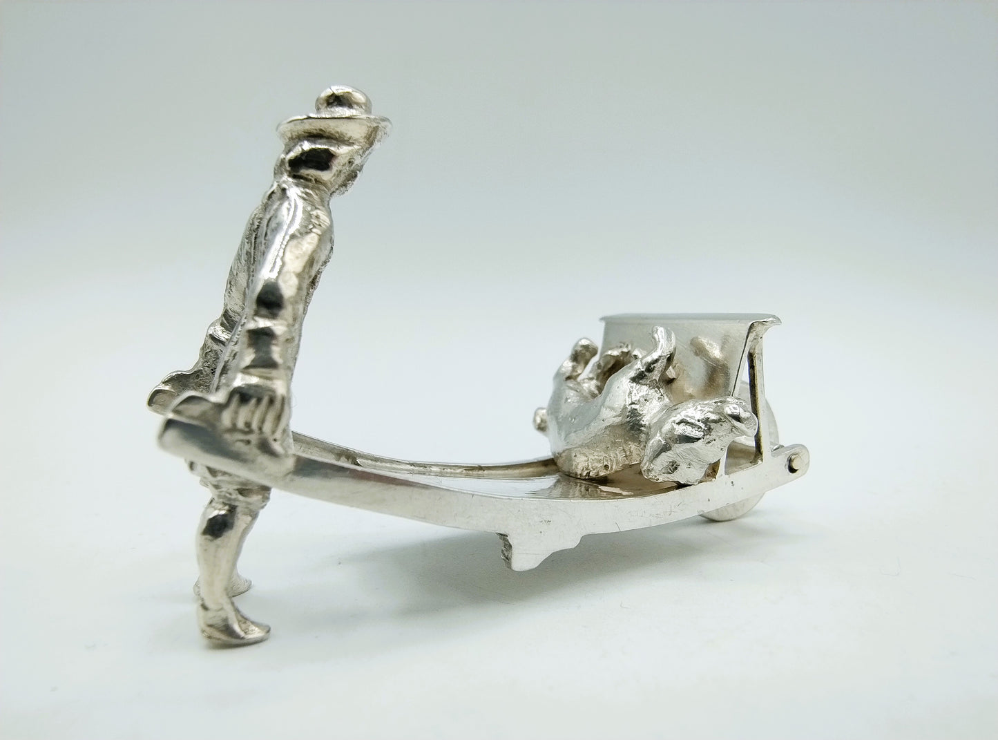 Zilveren miniatuur hondenmepper, meester Druiventros, Amsterdam, ca. 1650