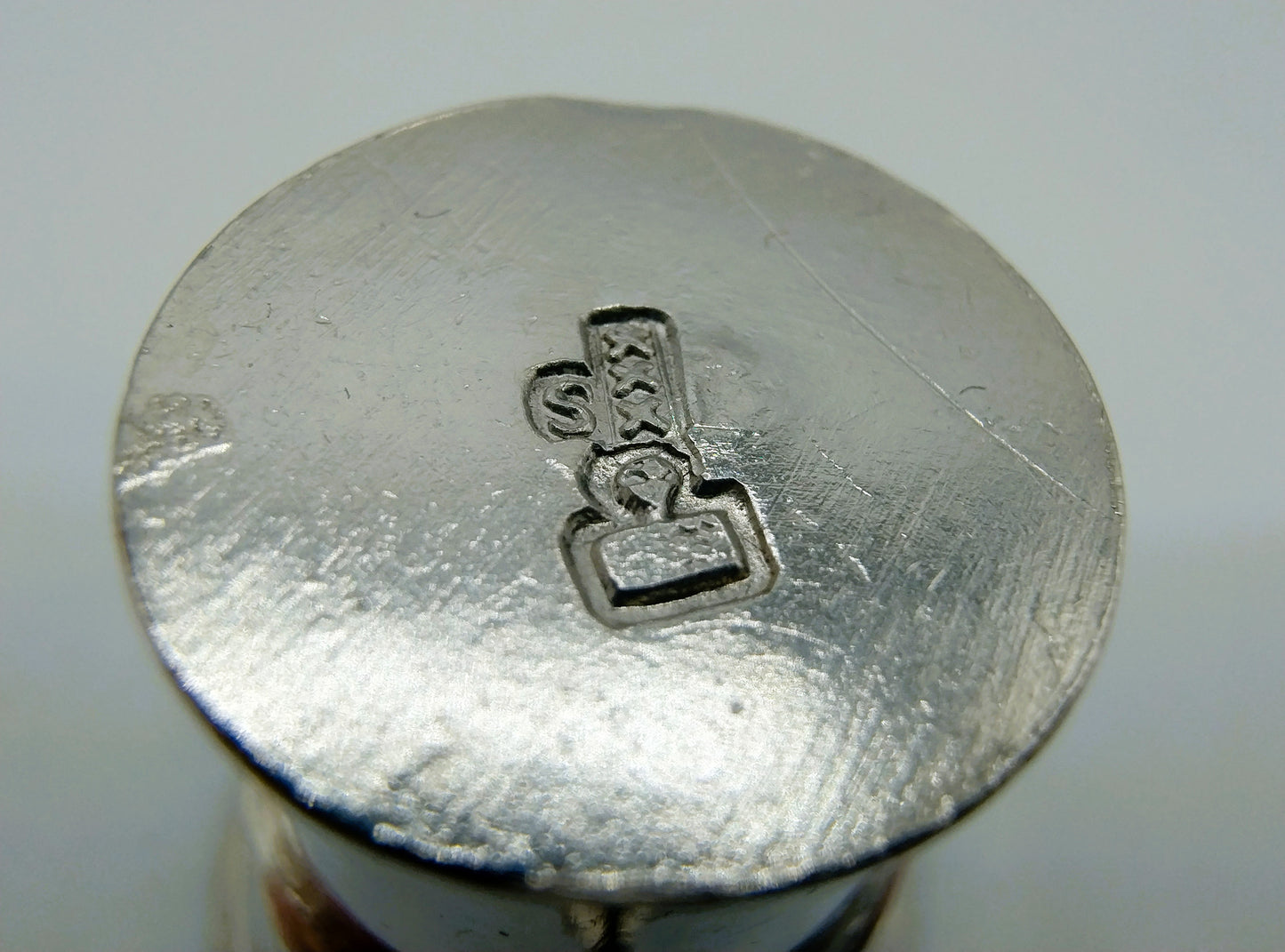 Zilveren miniatuur vijzel met stamper, J. D. Pont, Amsterdam, 1752