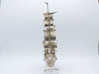 Zeer grote zilveren miniatuur, driemaster, J. Verhoogt, Hoorn, 1904