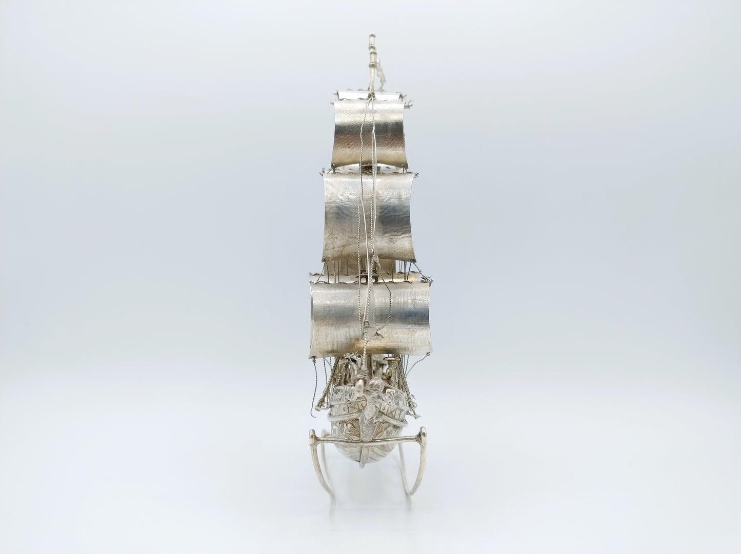 Zeer grote zilveren miniatuur, driemaster, J. Verhoogt, Hoorn, 1904