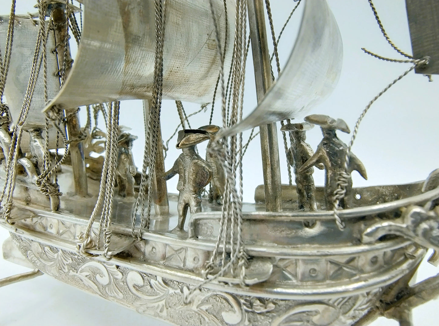 Zeer grote zilveren miniatuur, driemaster, J. Verhoogt, Hoorn, 1904