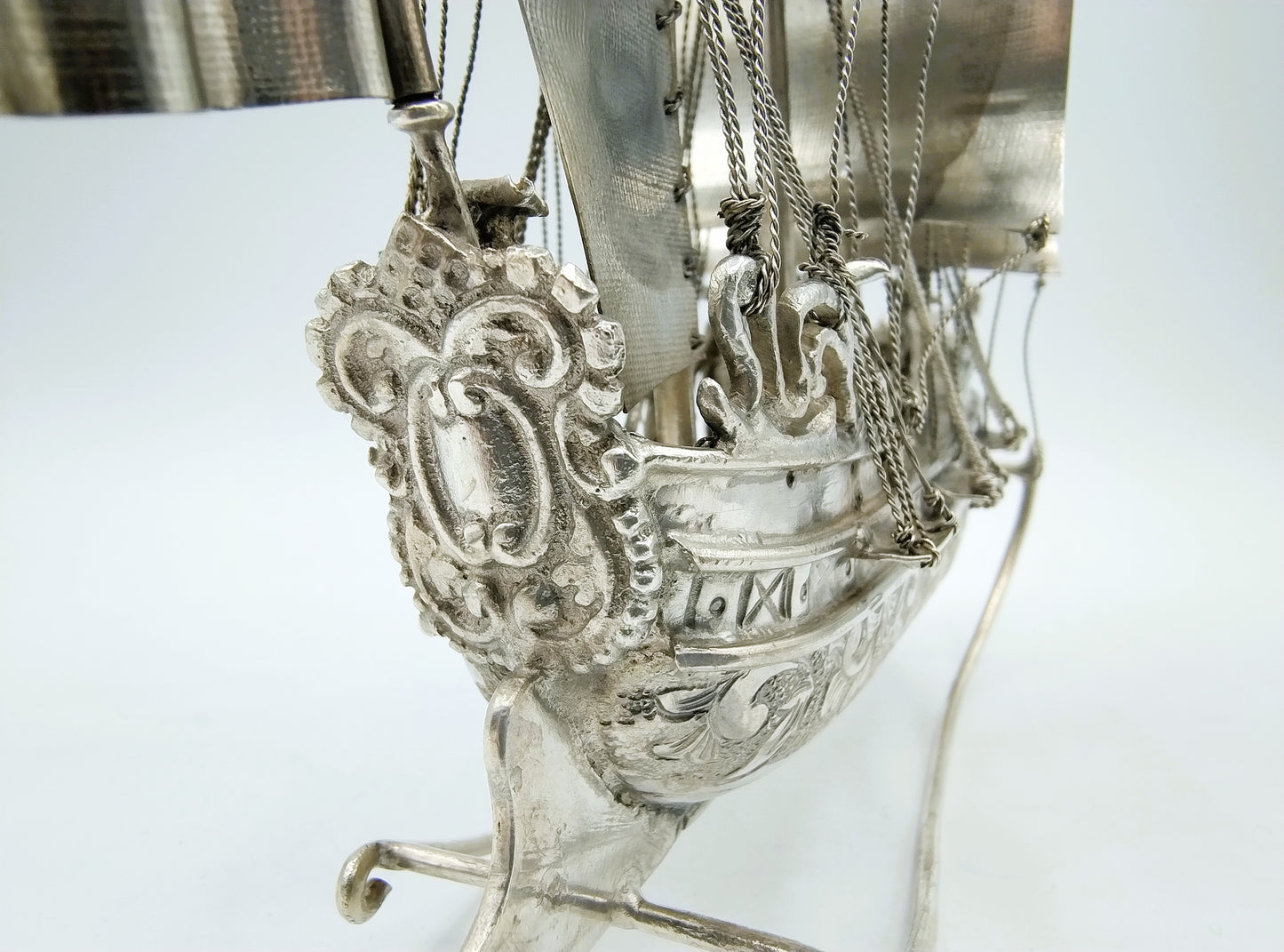 Zeer grote zilveren miniatuur, driemaster, J. Verhoogt, Hoorn, 1904