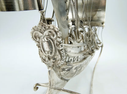 Zeer grote zilveren miniatuur, driemaster, J. Verhoogt, Hoorn, 1904