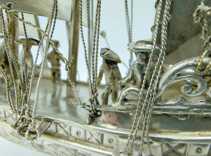 Zeer grote zilveren miniatuur, driemaster, J. Verhoogt, Hoorn, 1904