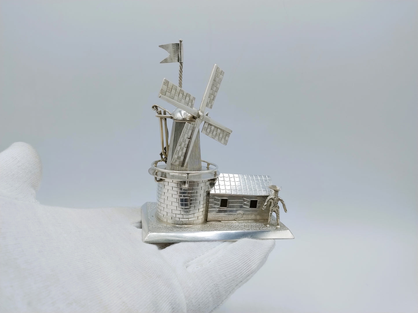 Zilveren miniatuur molen met woning, Hoorn, 1916