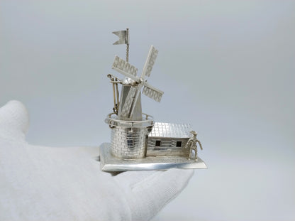 Zilveren miniatuur molen met woning, Hoorn, 1916