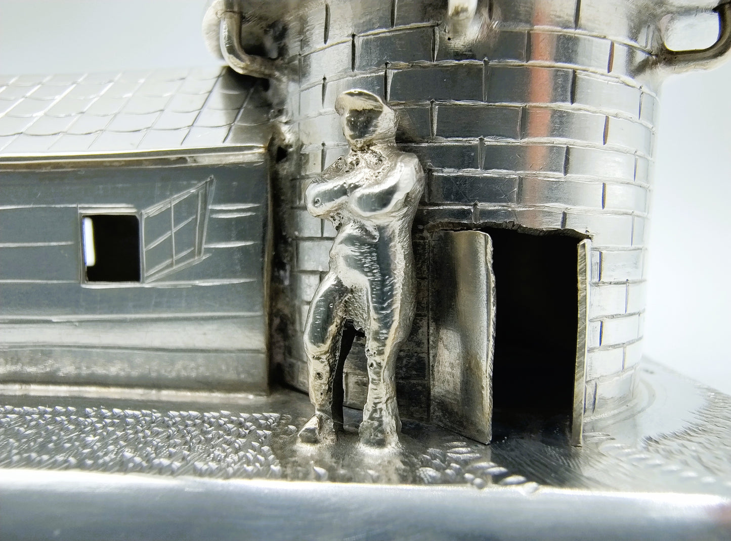 Zilveren miniatuur molen met woning, Hoorn, 1916