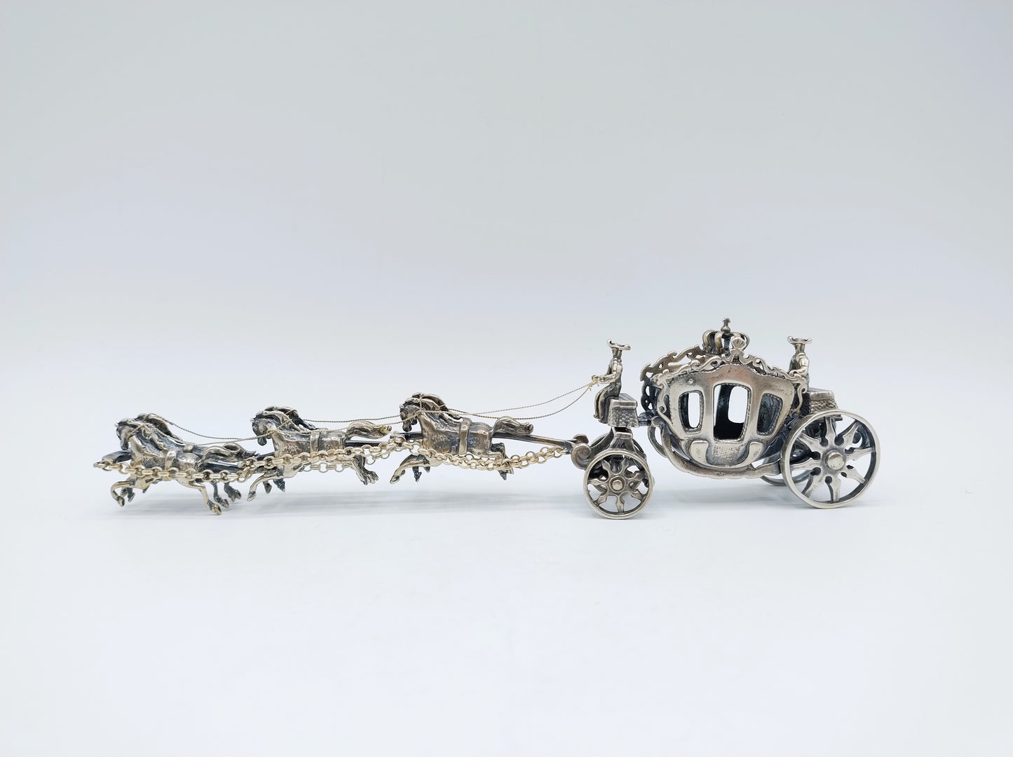 Zilveren miniatuur gouden koets, J. Weeda, Haarlem, 1984