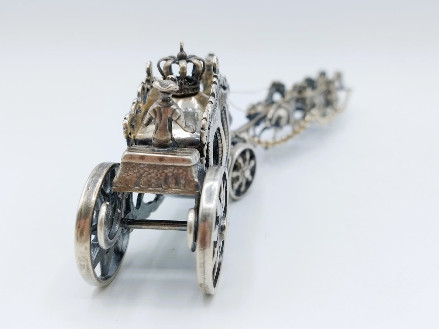 Zilveren miniatuur gouden koets, J. Weeda, Haarlem, 1984