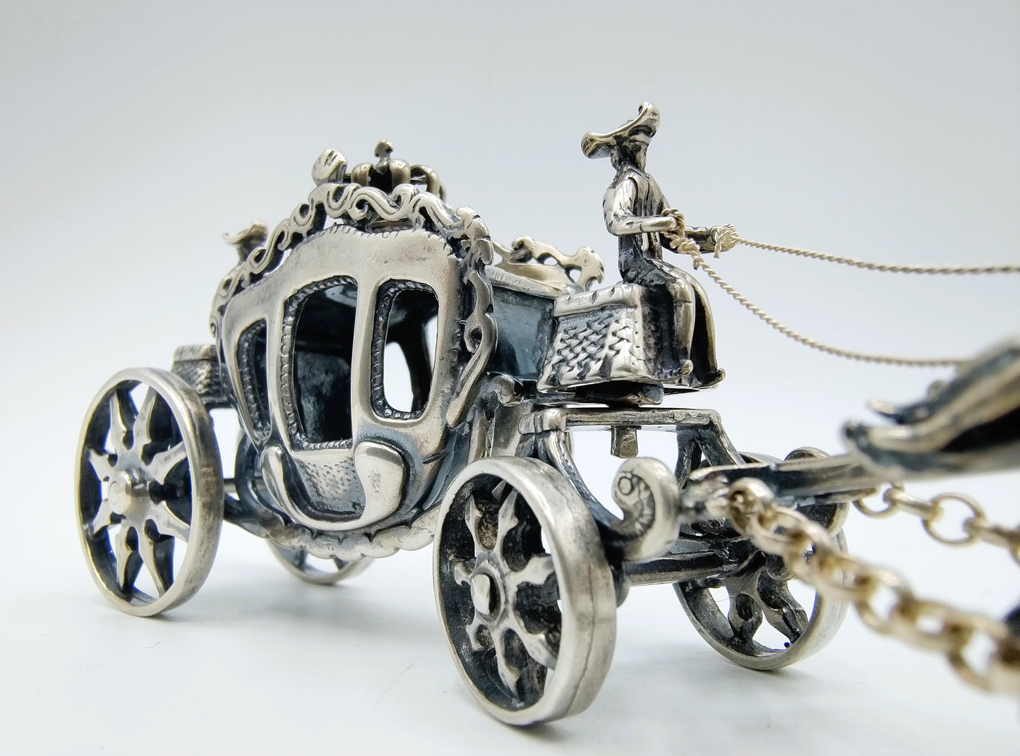 Zilveren miniatuur gouden koets, J. Weeda, Haarlem, 1984