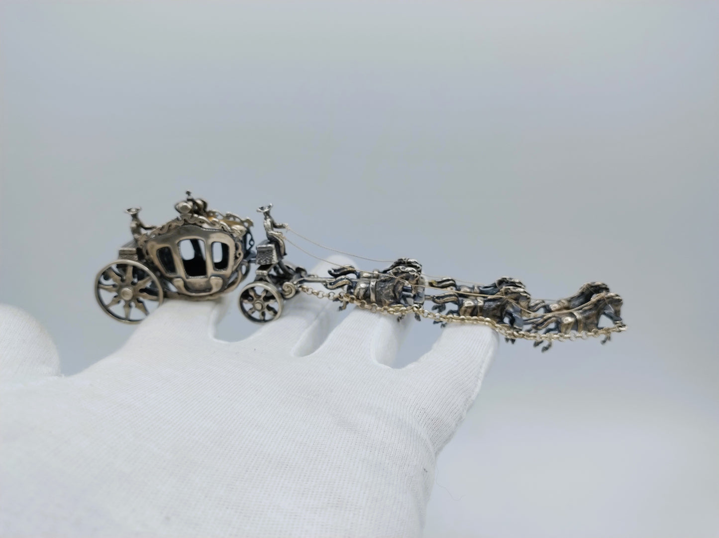 Zilveren miniatuur gouden koets, J. Weeda, Haarlem, 1984