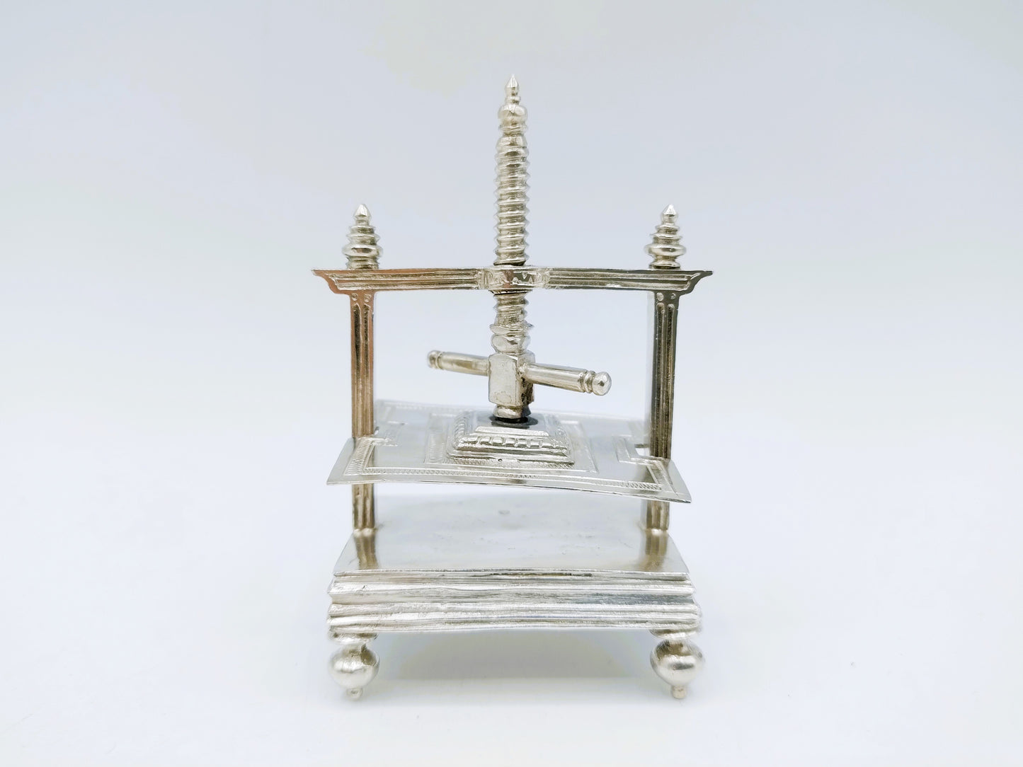 Zilveren miniatuur linnenpers, W. Jansen, Amsterdam, ca. 1670
