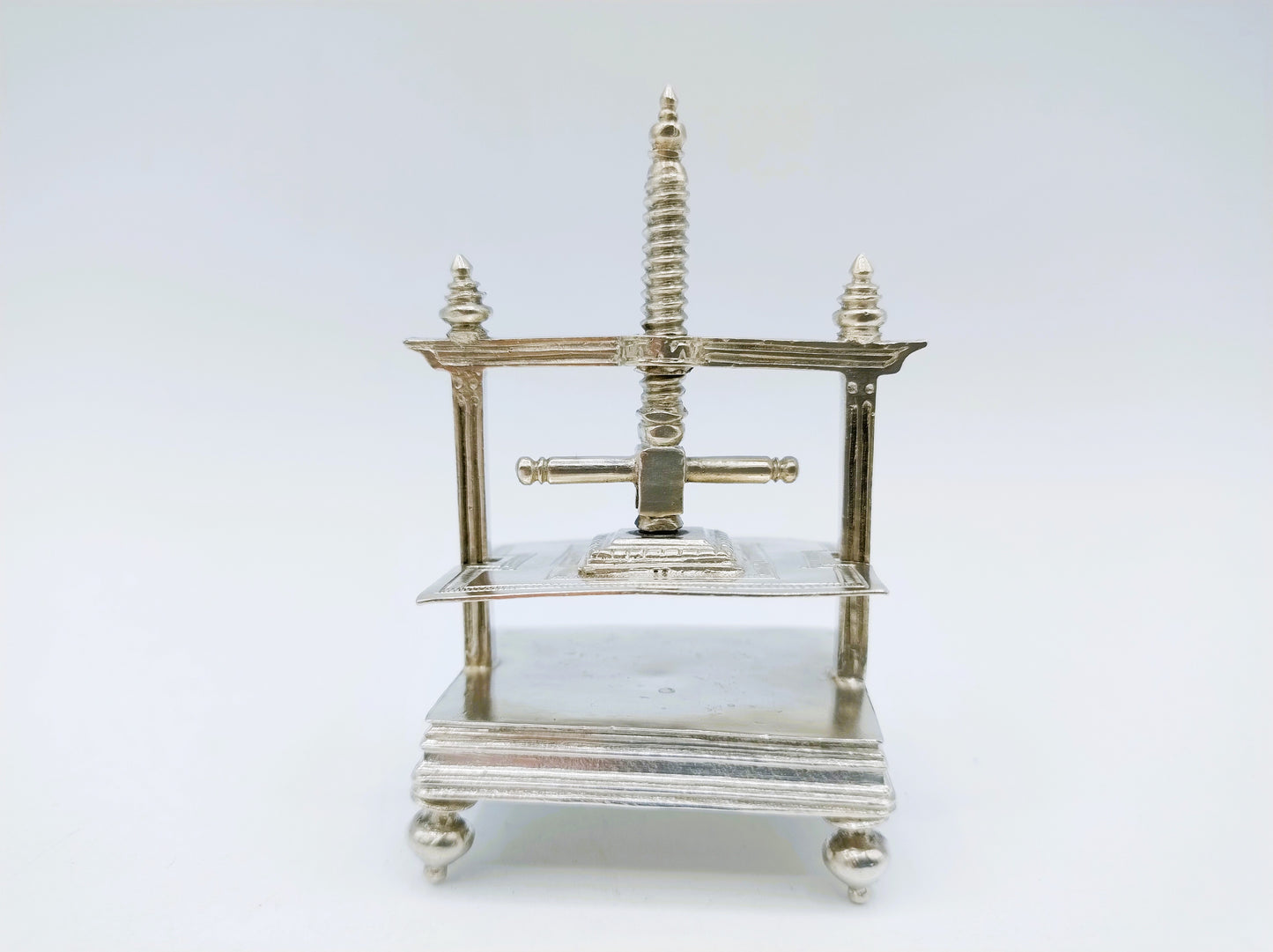 Zilveren miniatuur linnenpers, W. Jansen, Amsterdam, ca. 1670