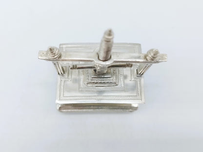 Zilveren miniatuur linnenpers, W. Jansen, Amsterdam, ca. 1670