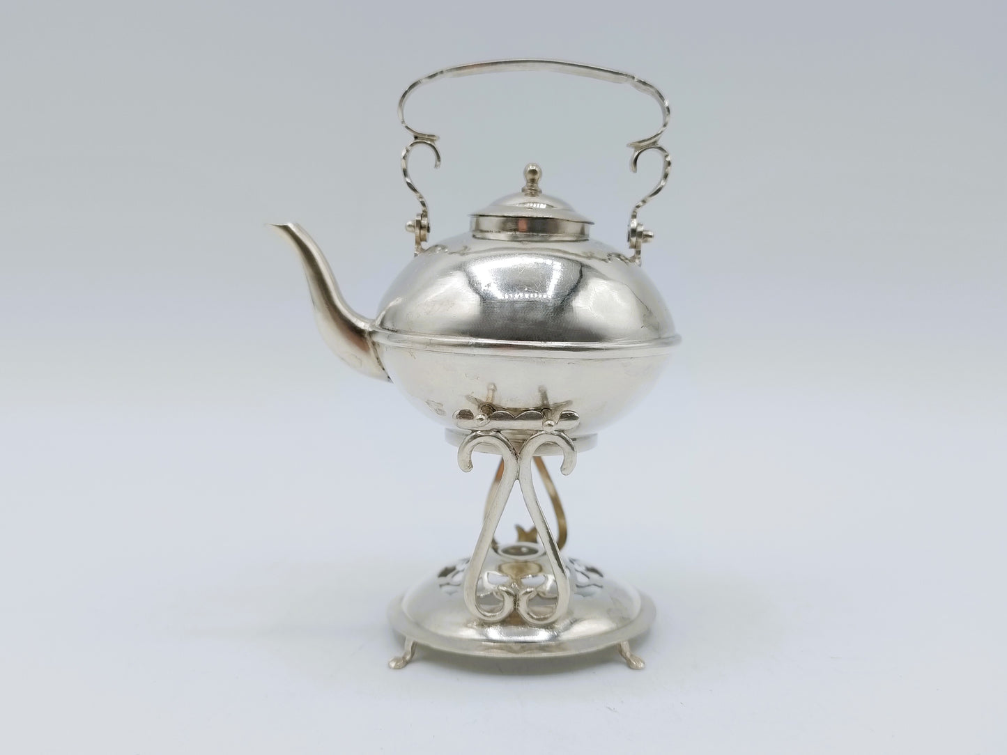 Zilveren miniatuur, ketel op standaard, E.L. Tulleners, Leeuwarden, ca. 1880