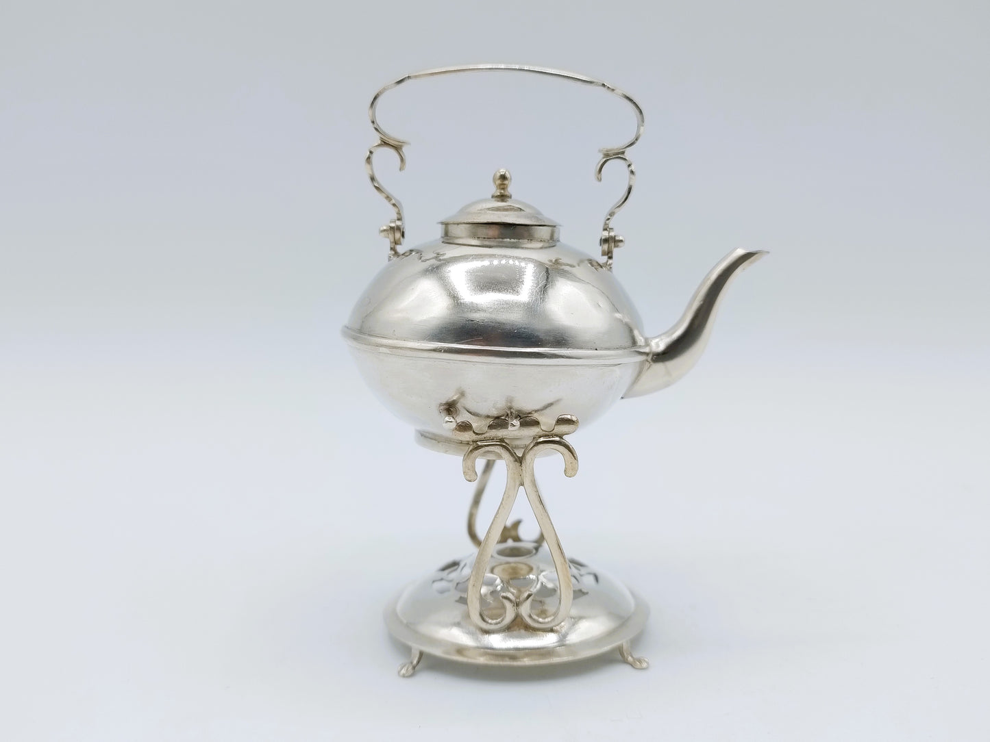 Zilveren miniatuur, ketel op standaard, E.L. Tulleners, Leeuwarden, ca. 1880