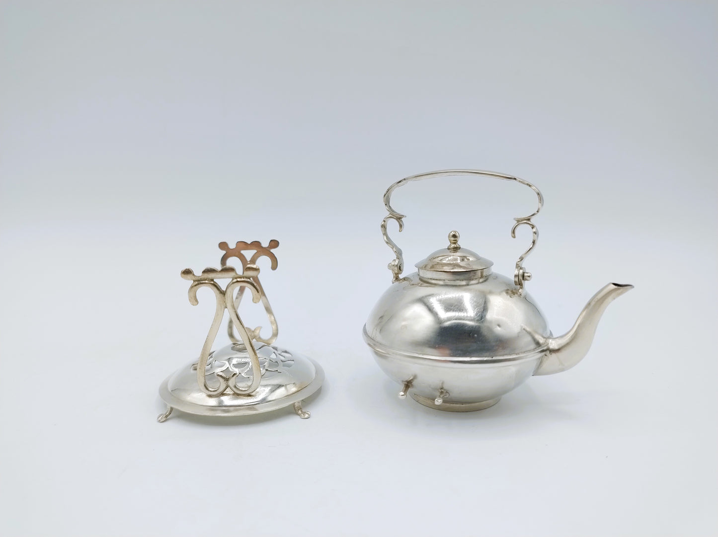 Zilveren miniatuur, ketel op standaard, E.L. Tulleners, Leeuwarden, ca. 1880