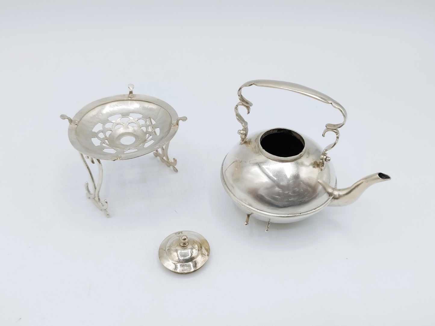 Zilveren miniatuur, ketel op standaard, E.L. Tulleners, Leeuwarden, ca. 1880