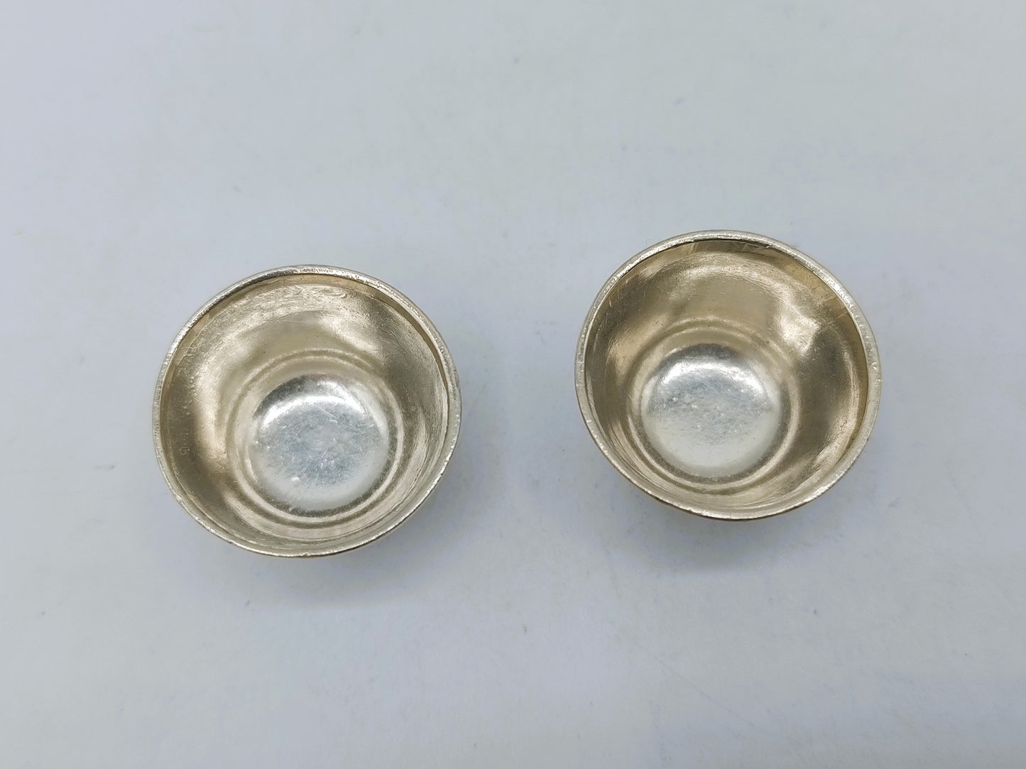 2 Zilveren miniatuur kommen, 18e eeuws