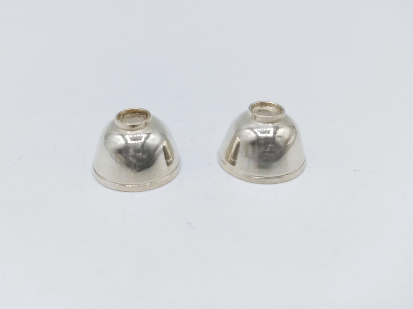 2 Zilveren miniatuur kommen, 18e eeuws