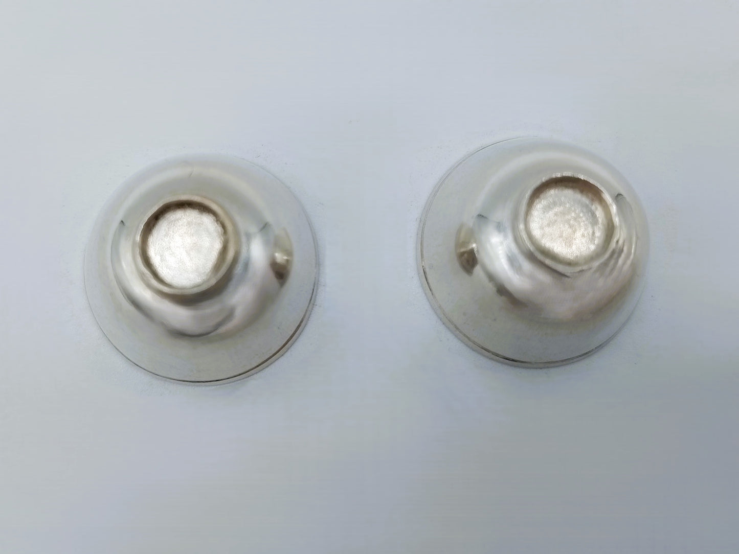 2 Zilveren miniatuur kommen, 18e eeuws